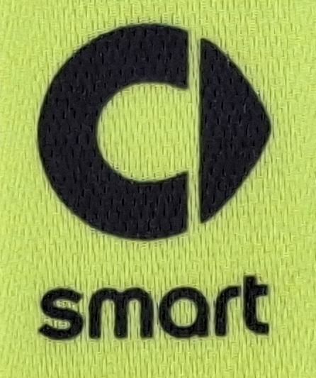 Logo of the "smart" brand on a light green background with a stylized 'C' and the lettering "smart".